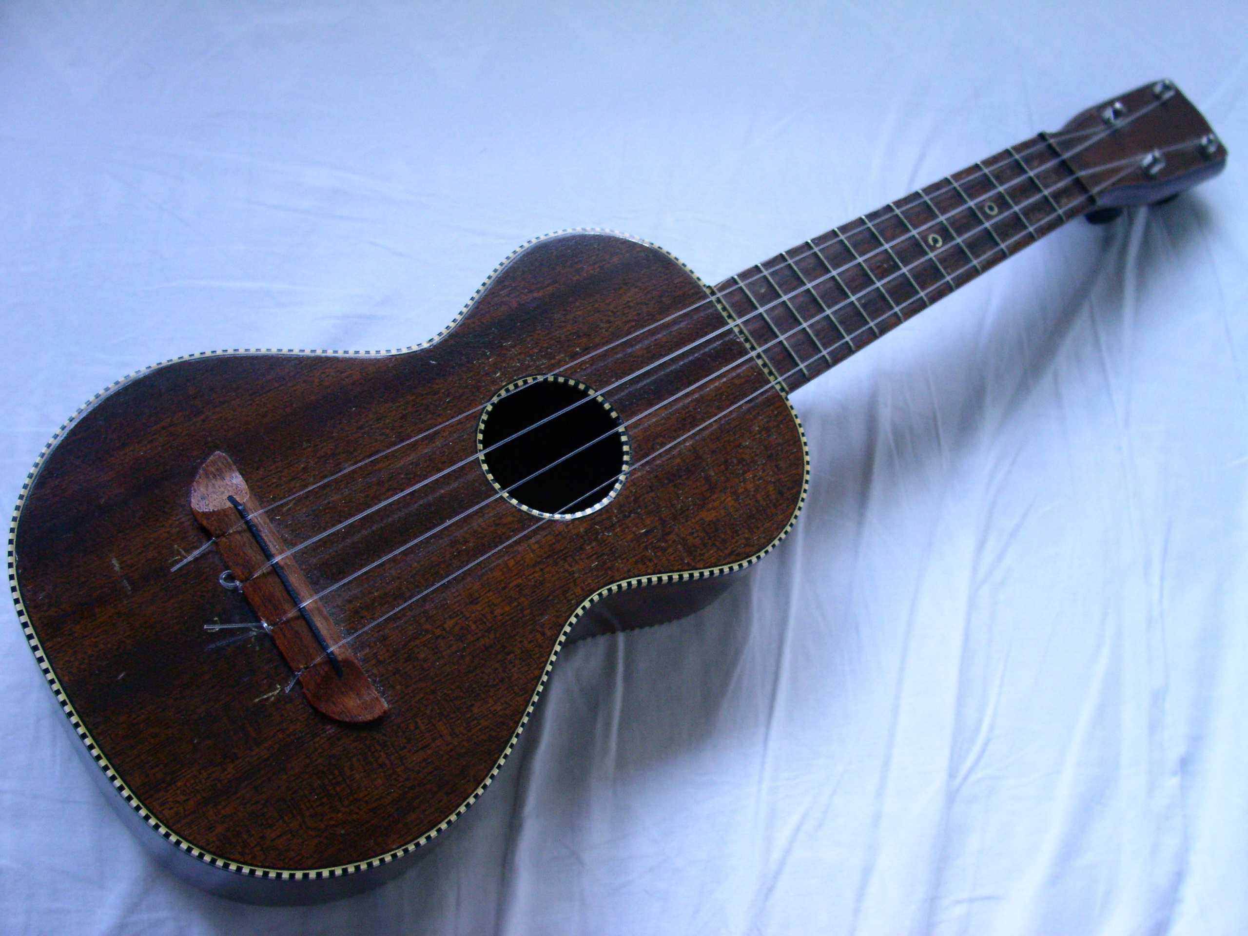 Flea Market Music offers an on-line community for ukulele players to
