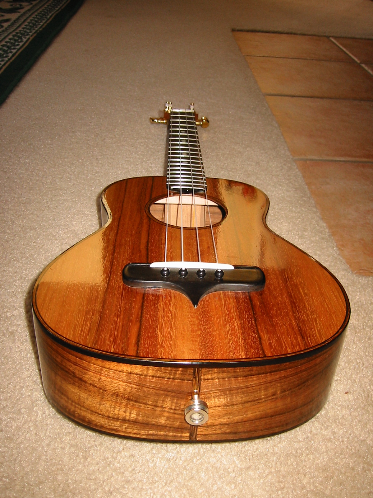 Flea Market Music offers an online community for ukulele players to