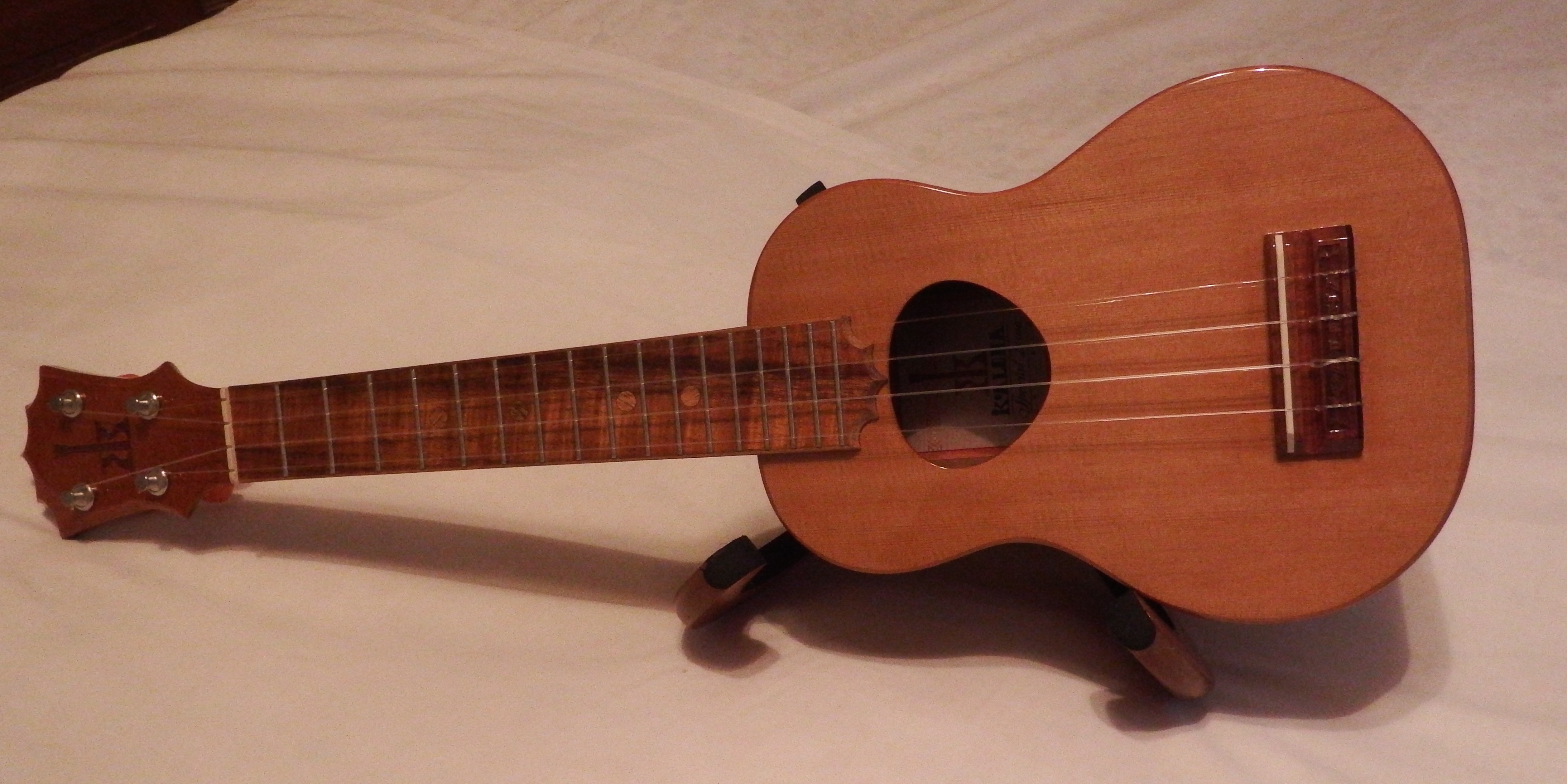 Flea Market Music market place page offers an on-line auction type ...